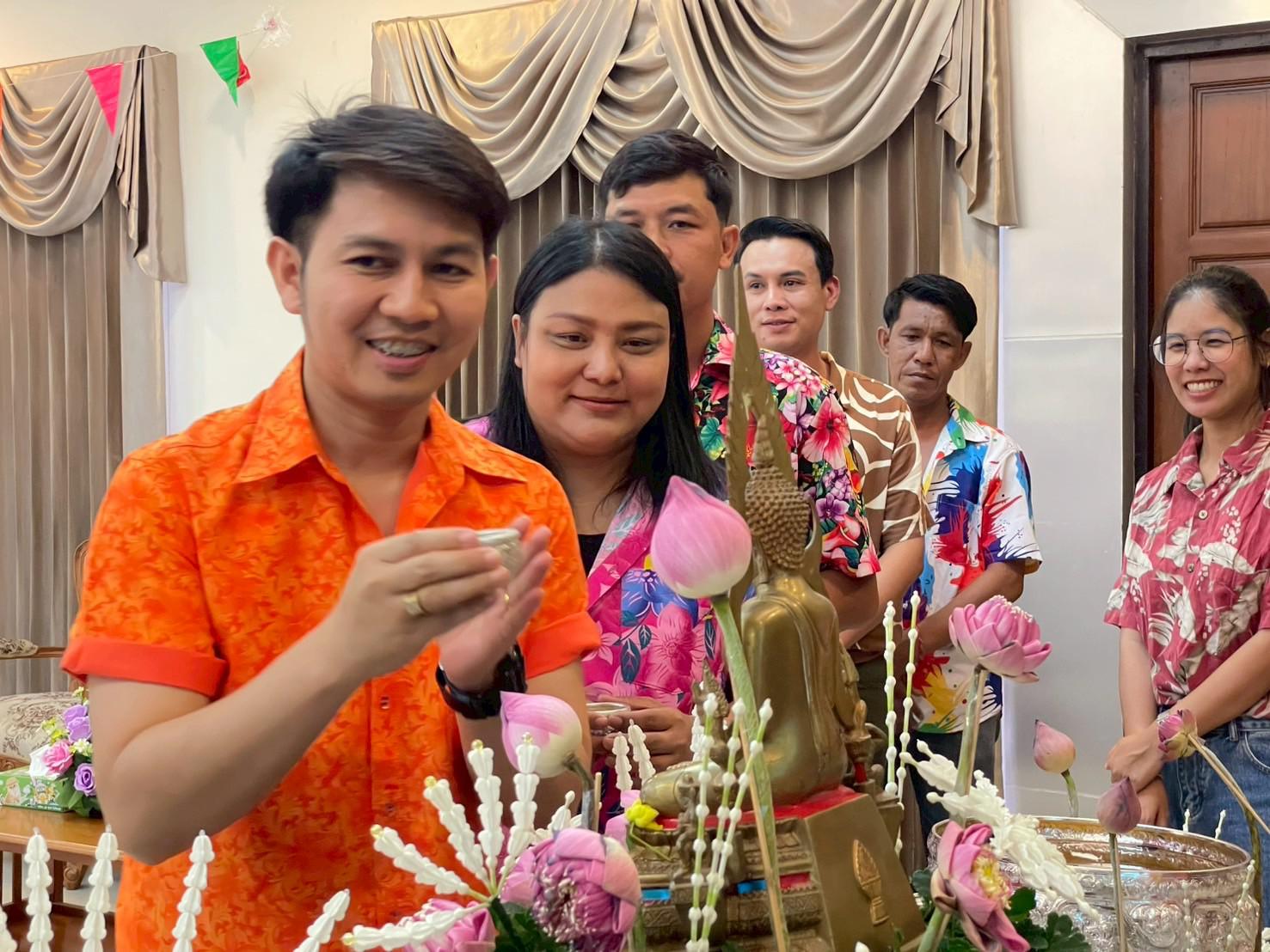 54. วันที่ 26 เมษายน 2568 สาขาการบริหารการศึกษา ได้จัดกิจกรรมรดน้ำดำหัวคณาจารย์ระดับบัณฑิตศึกษา ประจำสาขาการบริหารการศึกษา ณ ห้องประชุมครุร่มสัก 1 ชั้น 3 อาคารคณะครุศาสตร์